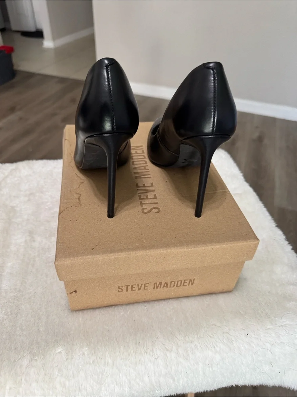 Steve Madden Black Pointed Leather Pumps